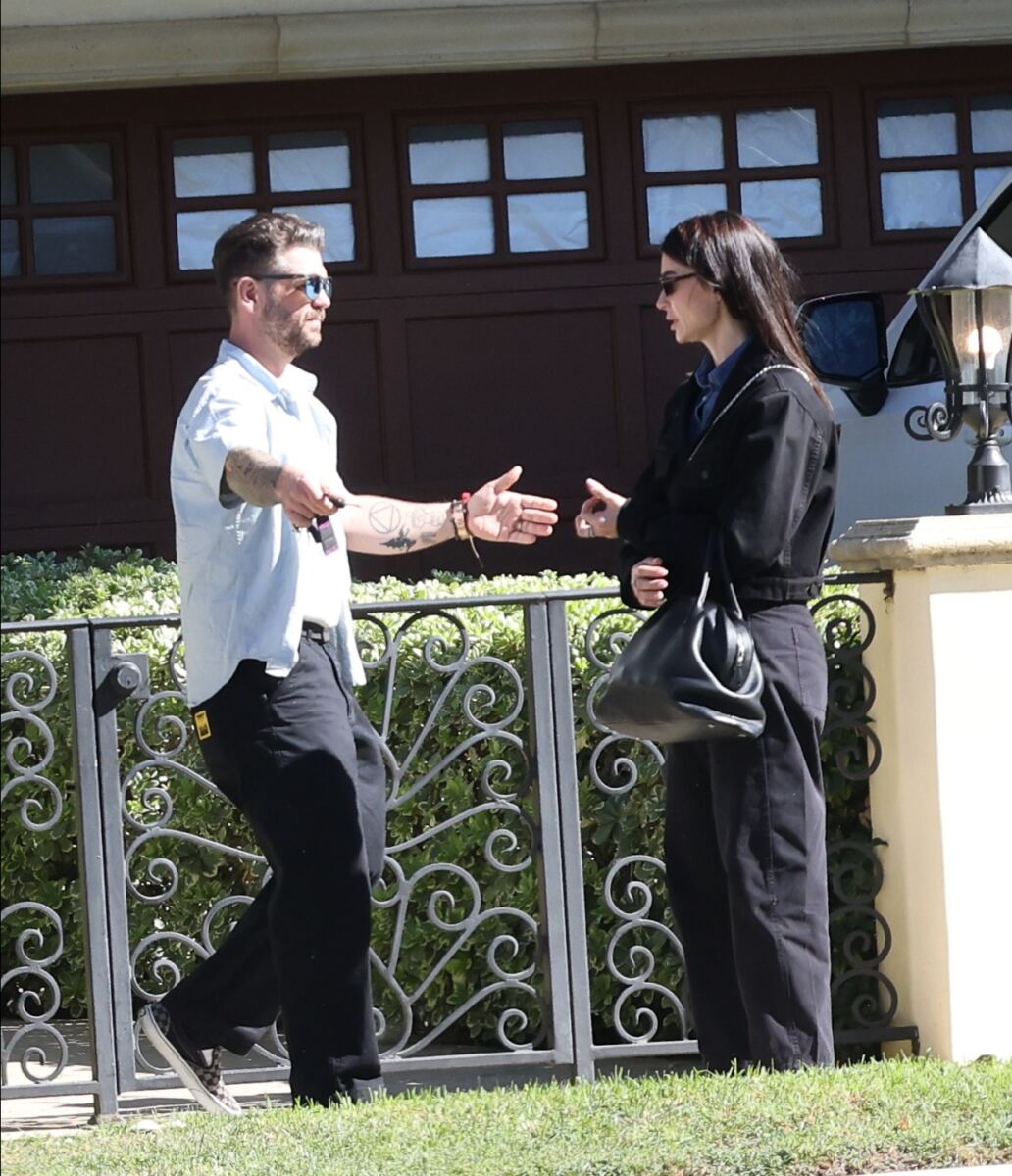 ‘Shocked’ Kelly Osbourne ‘isn’t happy’ estranged sister Aimee met with mom Sharon and brother Jack: report